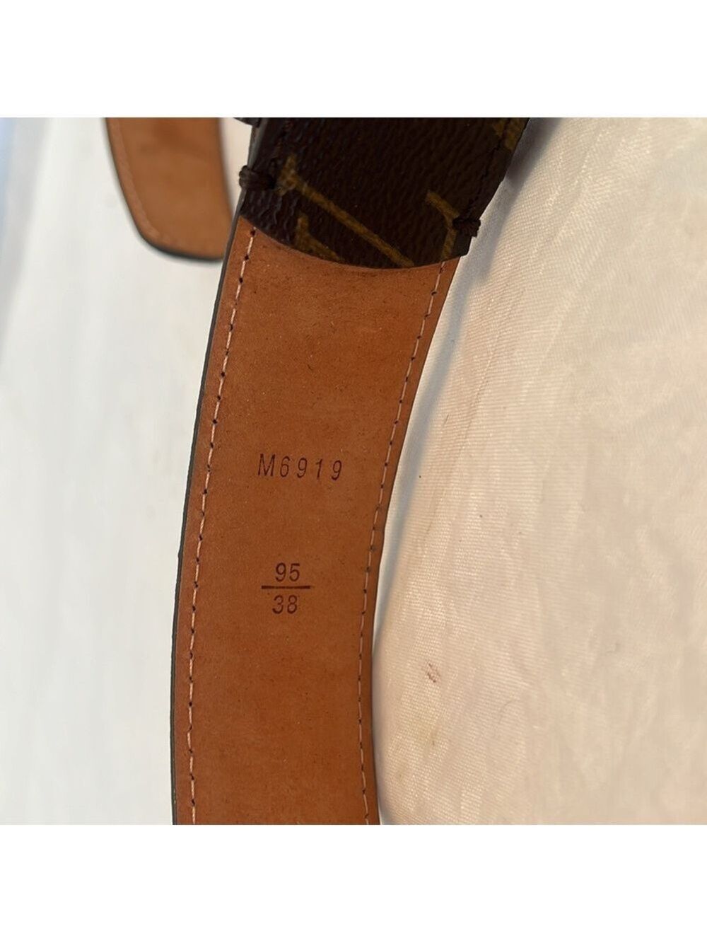Louis Vuitton Monogram Ellipse Belt - Picture 5 of 9